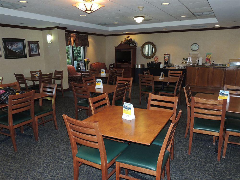 Quality Inn & Suites Biltmore South Arden Extérieur photo